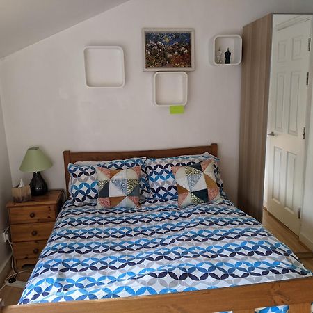 Central And Peaceful Room With Your Own Bathroom London Ngoại thất bức ảnh