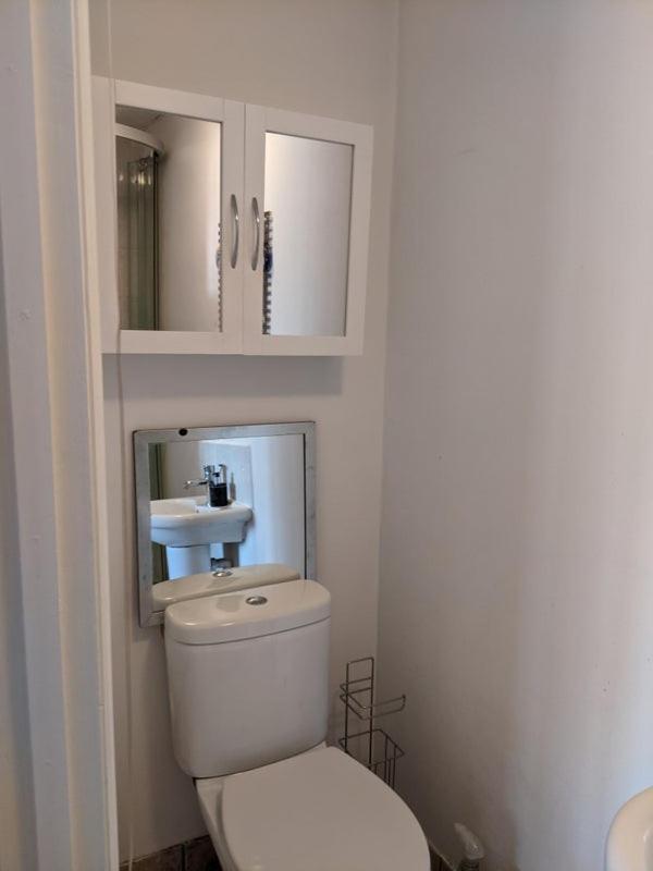 Central And Peaceful Room With Your Own Bathroom London Ngoại thất bức ảnh