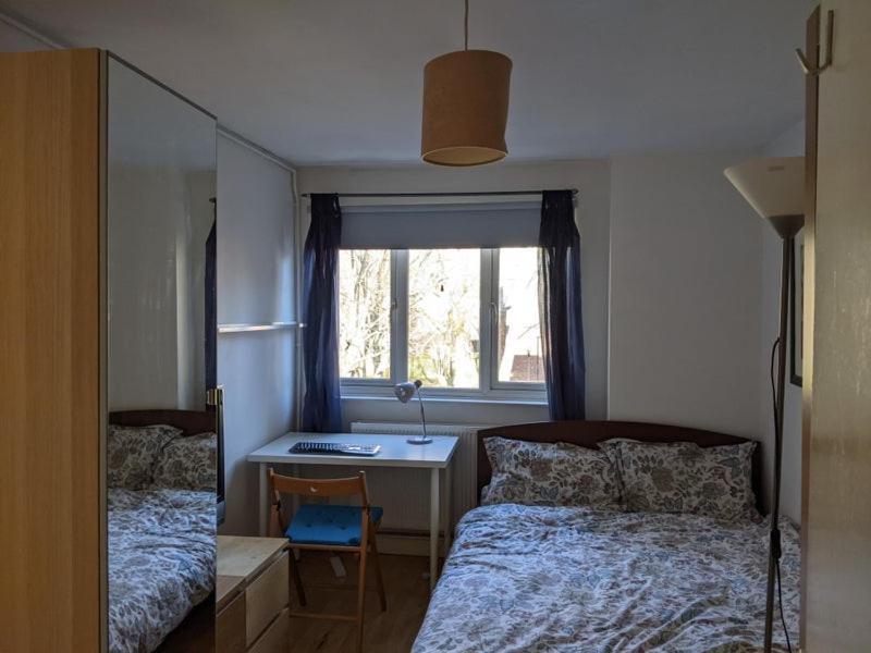 Central And Peaceful Room With Your Own Bathroom London Ngoại thất bức ảnh